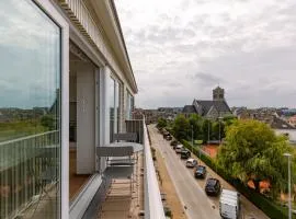 Modern Apartment with Balcony Near City Center