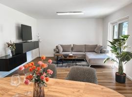 Frisch renoviert & gemütlich mit Terasse, place to stay in Sulzbach