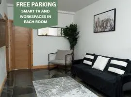 4 Bed Failsworth Home, 3 Bathrooms including Free Parking - Workspaces - Garden - Less than 10 Minute Drive to Etihad Stadium, CoOp Live - Less than 15 Minute Drive to City Centre