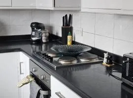 Elegant to classy newly refurbished near Windsor Maidenhead and Reading 20 minutes train to London with parking