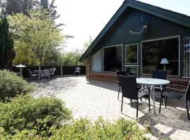 4 person holiday home in Ulfborg-By Traum