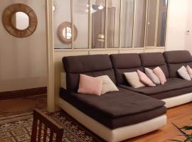 Maison cocooning Année 30, Hotel in Riorges