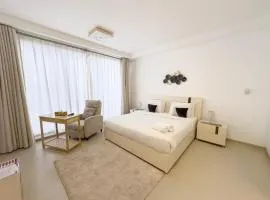 Comfortable Studio with Natural Light and Amenities