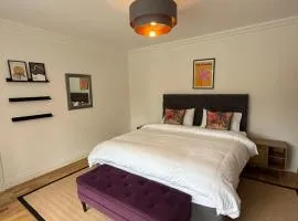 Spacious 6 Bedroom house, Luton
