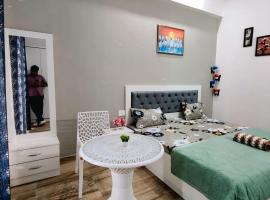 Kashu Luxury Stays, hotel en Greater Noida