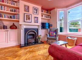 Family Home by Victoria Park with Garden, hotel in Bristol