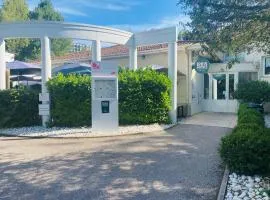 Logis Cottage Hotel