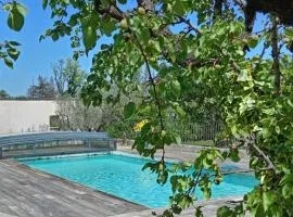 1 chambre 1 cuisine & salle d'eau privées avec piscine et jacuzzi