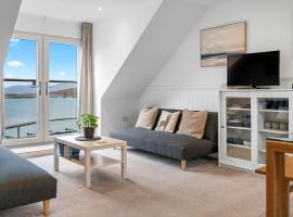 Breathtaking Sea Views - Luxury 2 BD Apt, khách sạn ở Oban