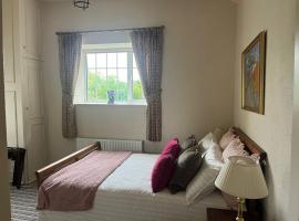 The Cottage at Hollywell, hotel s parkováním v destinaci Carrick-on-Shannon