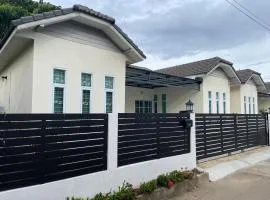 Khwanlom House