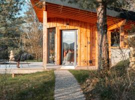 Cocooon Wood, hébergement insolite Savoie, hotel in Saint-Paul-sur-Yenne