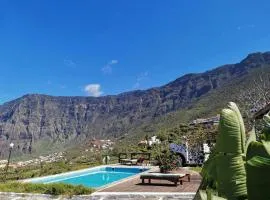 Apartamento con Vistas, Piscina y Tenis en El Hierro
