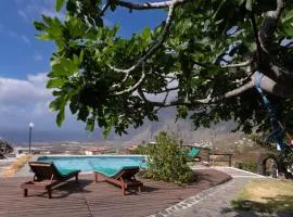 Apartamento con Vistas, Piscina y Tenis en El Hierro