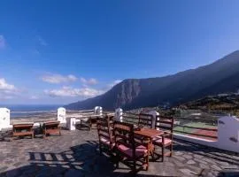 Apartamento con Vistas, Piscina y Tenis en El Hierro