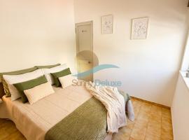 Casa Tropical by Sunny Deluxe, hotel in Armação de Pêra