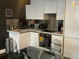 Modern & Contemporary, Central Flat