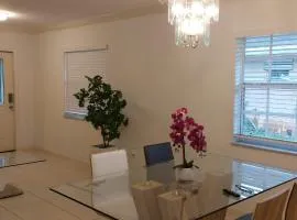Room 5 minutes from PBI Airport