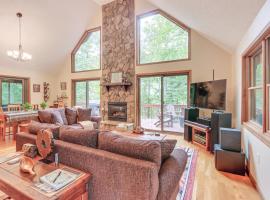 Great Cacapon Mtn Cabin with Private Hot Tub and Views, hotel in Great Cacapon