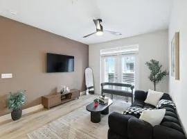 94 Modern 2B2B Near Stockyards, Resort Pool & Gym