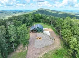 400 Acres on Lavender Mtn Getaway with Hot Tub!