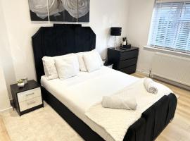 Spacious 3BR House - Hot Tub - Near Castle, National Justice Museum, Lace Market - Free WiFi & Parking - Sleeps 6, hotel i Nottingham