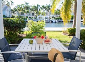 Snug Harbour View Condo #1, beach hotel in George Town