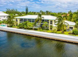 Snug Harbour View Condo #2, хотел в Джордж Таун