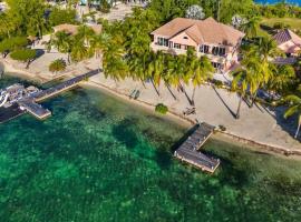 Pieces of Eight LUXE 6BR, Hotel in Driftwood Village