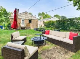Pet-Friendly Abode, 2 Mi to Dtwn Evanston!