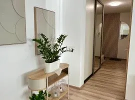 Die Harmonie - Modern Apartment near City Center with Free Private Parking