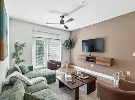 44 Chic 2B Condo, Resort Pool and Gym, Near Stockyards