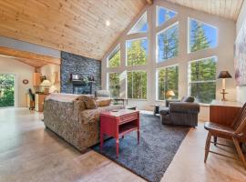 Tobermory PRIVATE Wooded Retreat All-Season, hotel a Tobermory