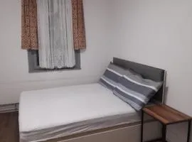 BnB 2 Room sleep 3 - 1x Queensize-Double Bed 1x Single Bed