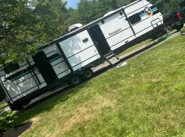 Cozy camper escape close to boothbay, glamping site in Edgecomb