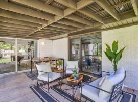 Private Patio W Fenced Yard in Quiet Neighborhood, hotel in The Dell