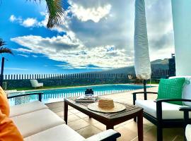 Villa La Pintora, hotel dengan kolam renang di Playa de Santiago