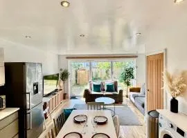 5 Bed Modern Eco House With Parking