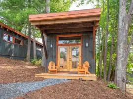 1 Mile to Downtown West Jefferson Camping Cabin #5