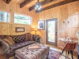 1 Mile to Downtown West Jefferson Camping Cabin #6