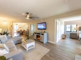 Relaxing Beach Condo Walk to Ocean Plus 3 Pools, Tennis & Trails