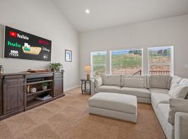 Wasatch Peak Chateau Ro3, Pool, Hot Tub, hotel in Mountain Green