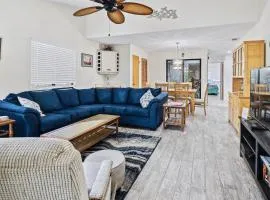 Relaxing Beach Villa Walk to Ocean Plus 3 Pools, Tennis & Trails