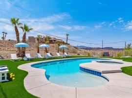 Luxury Tropical Playhouse Golf Pickleball, hotel in Lake Havasu City