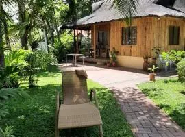 Dumaguete Oasis Bahay Kubo near City Mall and Airport
