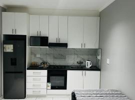MARI Guesthouse, hotel in Otjiwarongo
