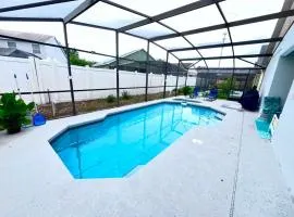 Spacious 2 en-suite BR, heated pool & spa retreat