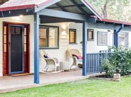 Bay Cottage - Seaside Serenity Close to Town