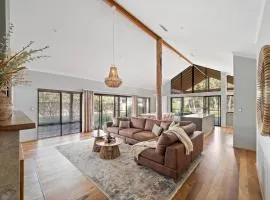 Bickley's Place - A Luxury Retreat on the Golf Green