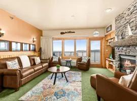 Amazing Lake View King Suite, Kitchen & Pools